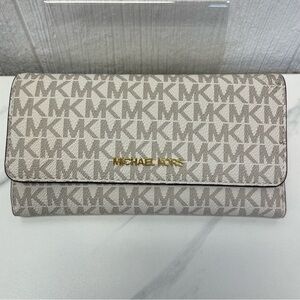Michael Kors Gray Wallet Sleek Design Compact Size